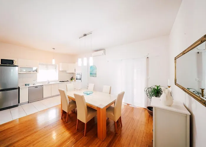 Comfortable With Sea View 아파트 Ljubač