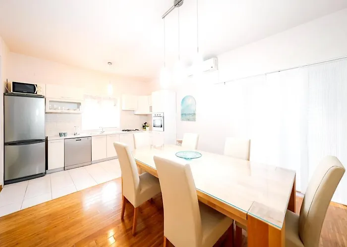 Comfortable With Sea View 아파트 *