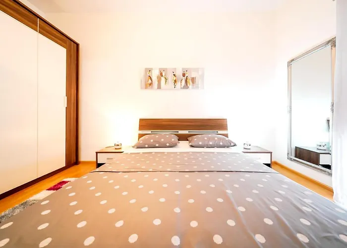 Lägenhet Comfortable With Sea View Ljubač